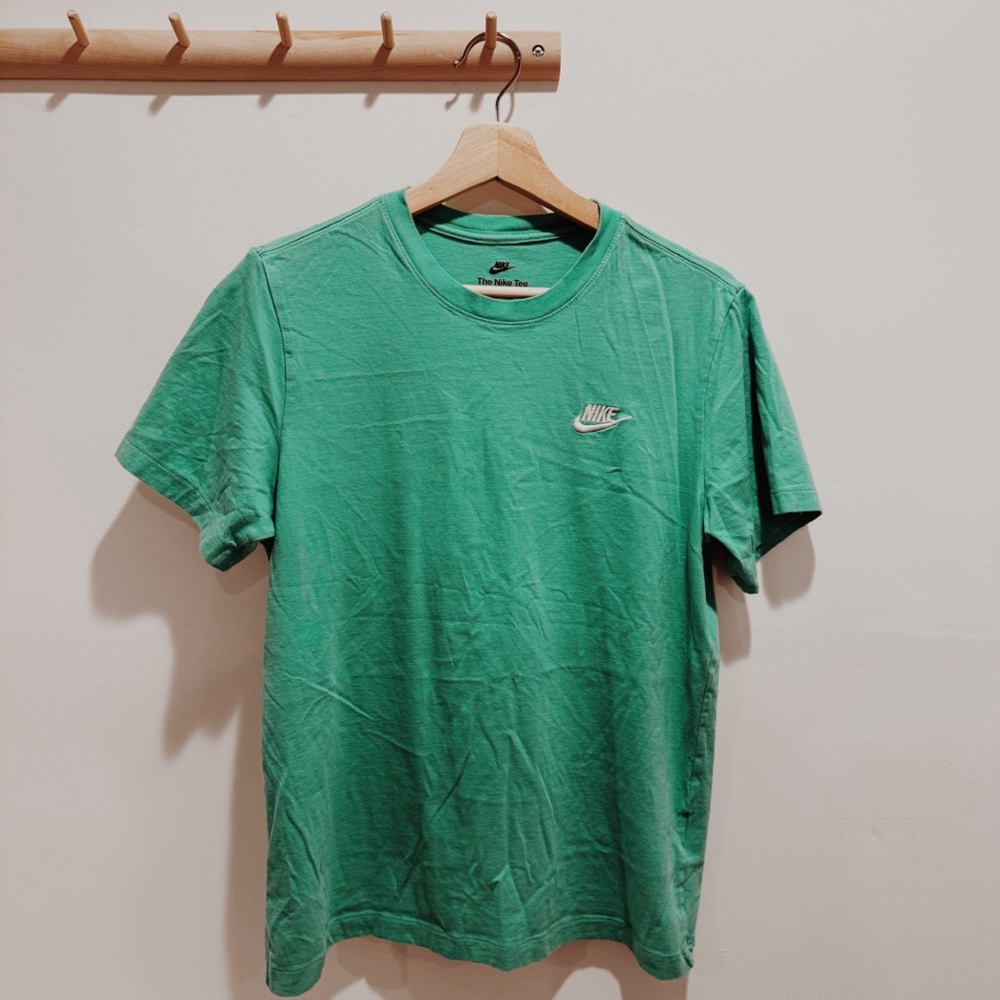 Men’s Nike tee in Kelly Green
